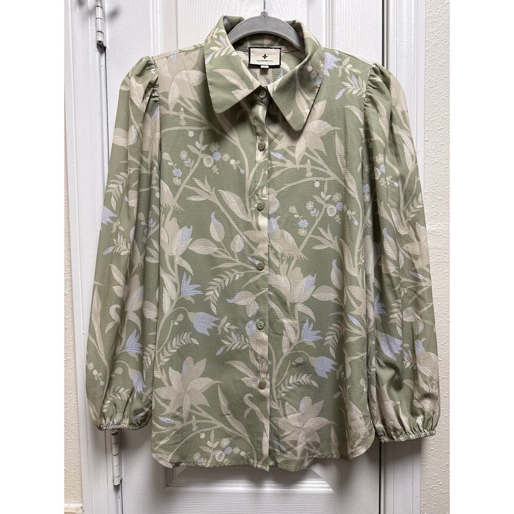 TuckerNuck Sage Green Floral Puff Long Sleeve Button Down Blouse Size Small - Picture 2 of 5